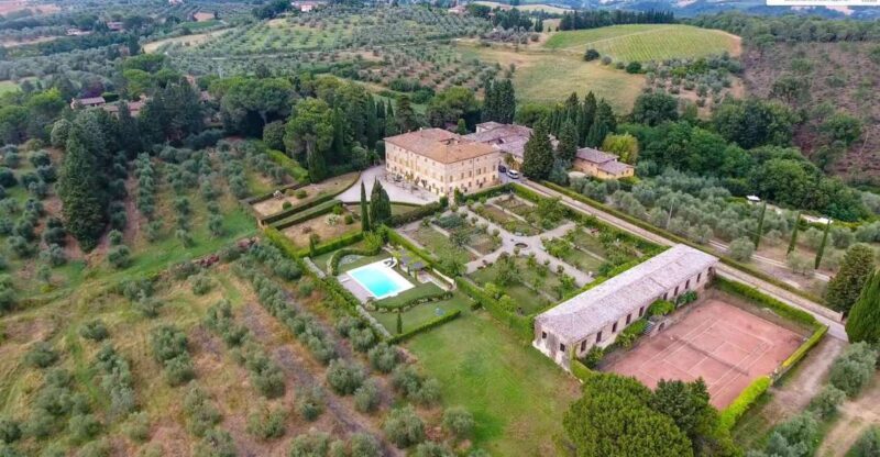 Wine Experience in an Organic Chianti Winery - A Deep Dive into the Montechiaro Wine Experience