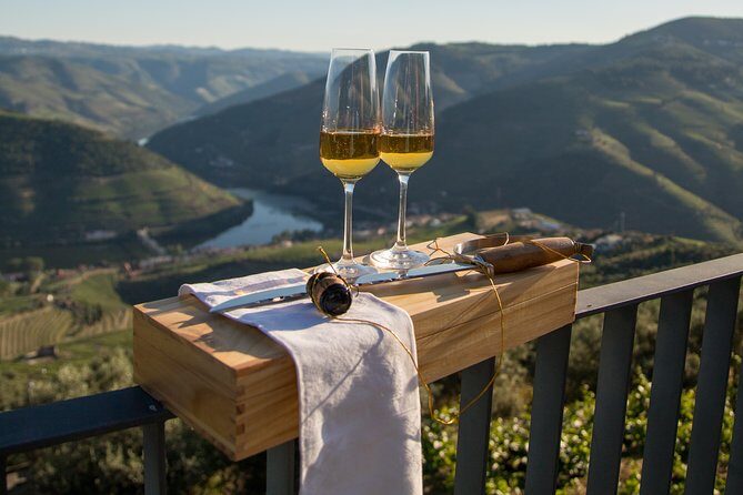 Wine experience with a sommelier - What to Expect from the Douro Wine Experience with a Sommelier