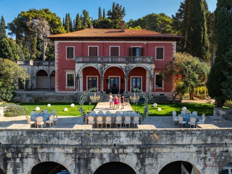 Wine Pairing (3 glasses) with Snack and Gallery Entrance - An in-depth look at what the tour offers
