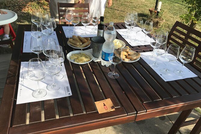 Wine tasting in Lucca "at home" with expert sommelier - 5 wines - FAQ