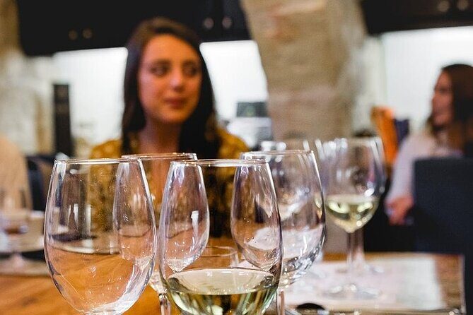Wine Tasting & Open Kitchen Dinner in 17 Mons Vella - Who Should Book This Tour?