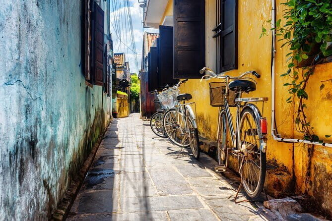Withlocal Cycle Hidden Old Bangkok and Food Tour (Half Day) - A Closer Look at the Experience
