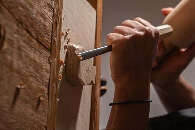 Wood Carving Workshop in Santorini Number 2 - Key Points