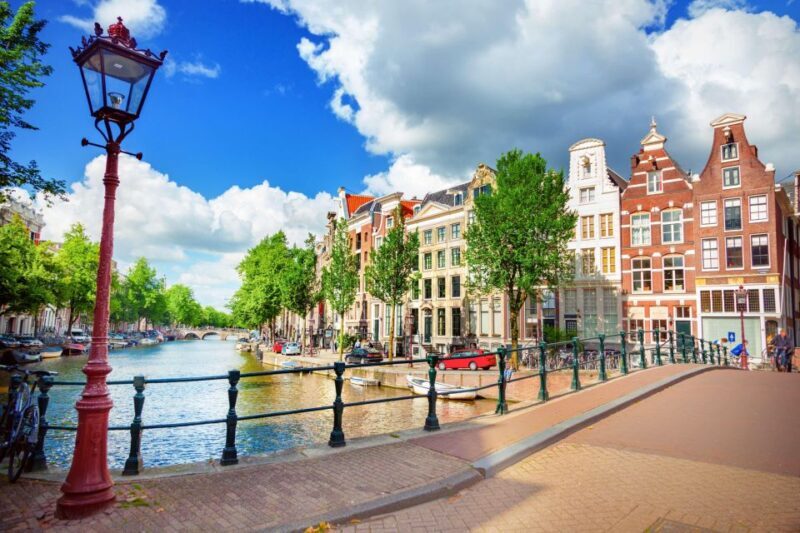 World War II in Amsterdam Private Guided Tour - Exploring the Old Town and Key Monuments