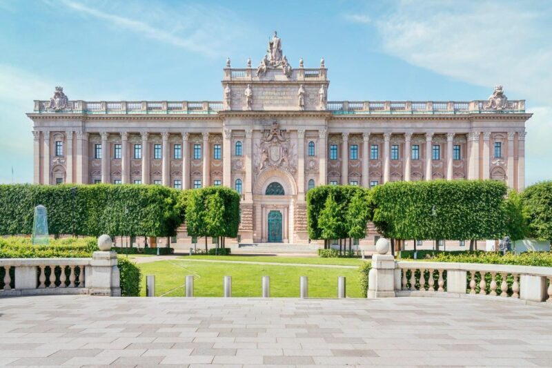 World War II Stockholm Old Town Walking Tour and Army Museum - Visiting the Army Museum: An Added Depth (3-Hour Option)