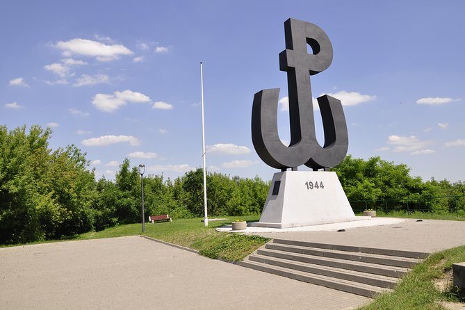 World War II Warsaw Private Tour with Military Cemetery - An In-Depth Look at the Tour Itinerary