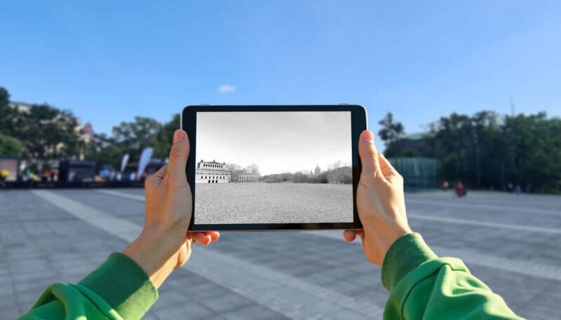 Wrocaw: Historical Tour with Tablets and Guide - Key Points