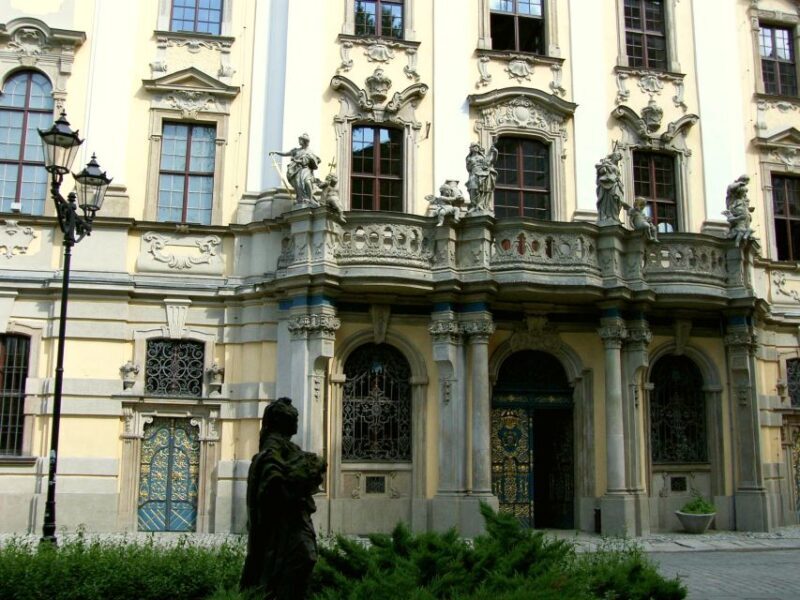 Wrocaw: Long City Walk and Luxury Ship Cruise (for groups) - The River Cruise: A Luxurious Perspective