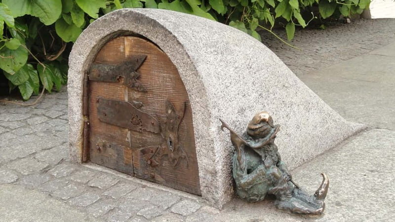 Wroclaw: Old Town, Ostrów Tumski, and Dwarves Guided Tour - Key Points