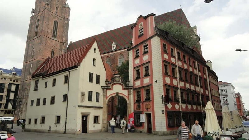Wroclaw: Old Town, Ostrów Tumski, and Dwarves Guided Tour - Discovering the Heart of Wroclaw