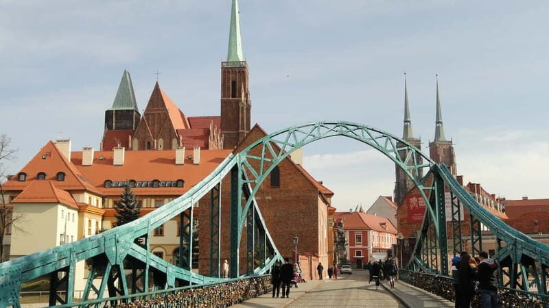 Wroclaw: Old Town, Ostrów Tumski, and Dwarves Guided Tour - Practical Details: What to Expect