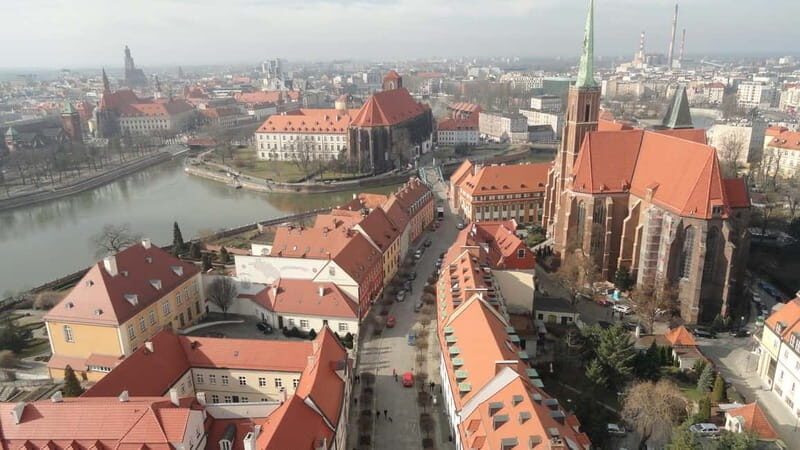 Wroclaw: Old Town, Ostrów Tumski, and Dwarves Guided Tour - The Value and Who It’s Best For