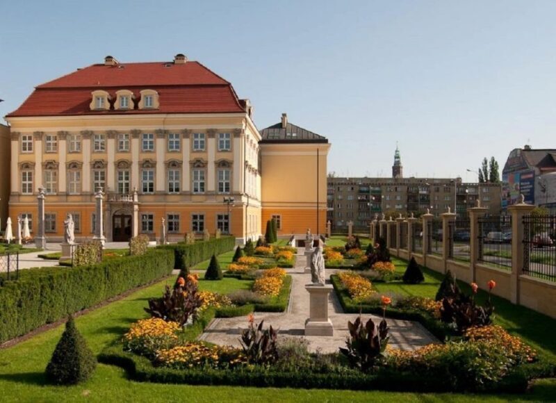Wroclaw Royal Palace Private Guided Tour - Key Points