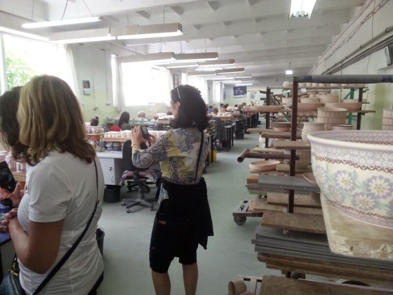 Wroclaw to Polish Pottery Factory and Church of Peace - FAQ