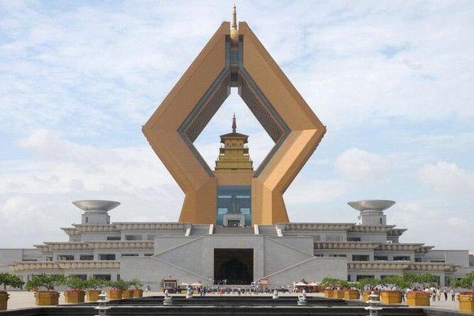 Xi'an West Route Private Tour: Famen Temple and Qianling Mausoleum - Value and Practicalities