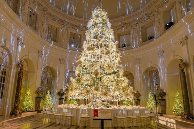 Xmas Paris & Vaux-le-Vicomte Castle Chauffeur Driven 5hrs - Iconic Photo Stops