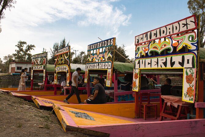 Xochimilco BOAT LIGHT PARTY WITH 1 DRINK AND 4 TAQUITOES + 18 - Who Should Book This Tour?