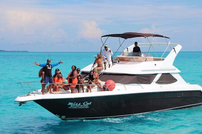 Yacht 48ft Rental in Cancun for up to 15 people - Key Points