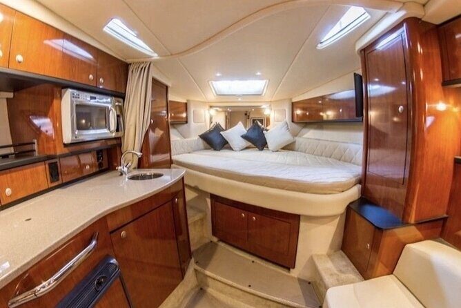 Yacht Celebration! (Restroom/Kitchen/AC & Bed on Board) - Practicalities and Tips