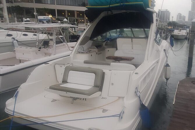 Yacht Celebration! (Restroom/Kitchen/AC & Bed on Board) - Authentic Feedback from Travelers