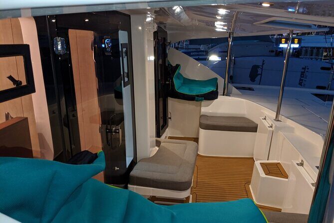 Yacht Charter Rental in Long Beach 58 Leopard Power Sail - Key Points