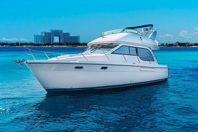Yacht Meridian 40FT Best Private Rental in Cancun - Key Points