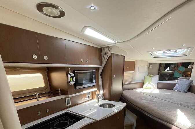 Yacht party cruise in St. Petersburg to Shell Key - The Sum Up