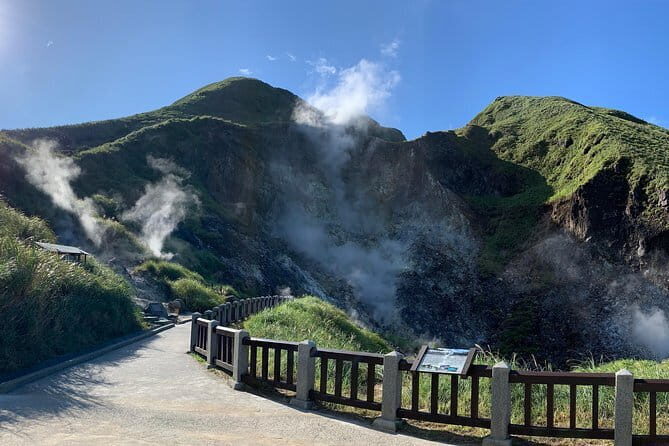Yangmingshan Half Day Tour in Taipei - Zhuzihu (Bamboo Lake): A Changing Landscape