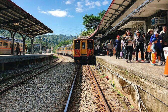 Yehliu, Jiufen & Pingxi Day Tour from Taipei - Key Points