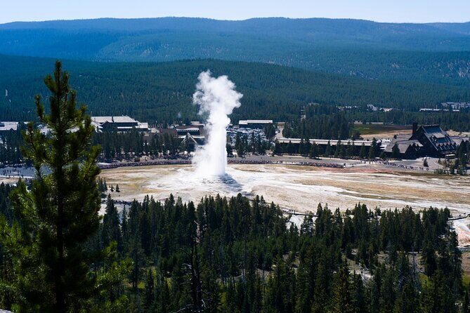 Yellowstone's Old Faithful Self-Guided Walking Tour - An In-Depth Look at the Yellowstone Old Faithful Self-Guided Tour
