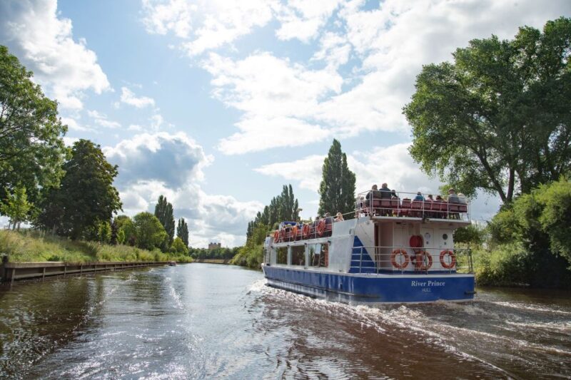 York: Daytime Sightseeing Boat Cruise with Live Commentary - Key Points
