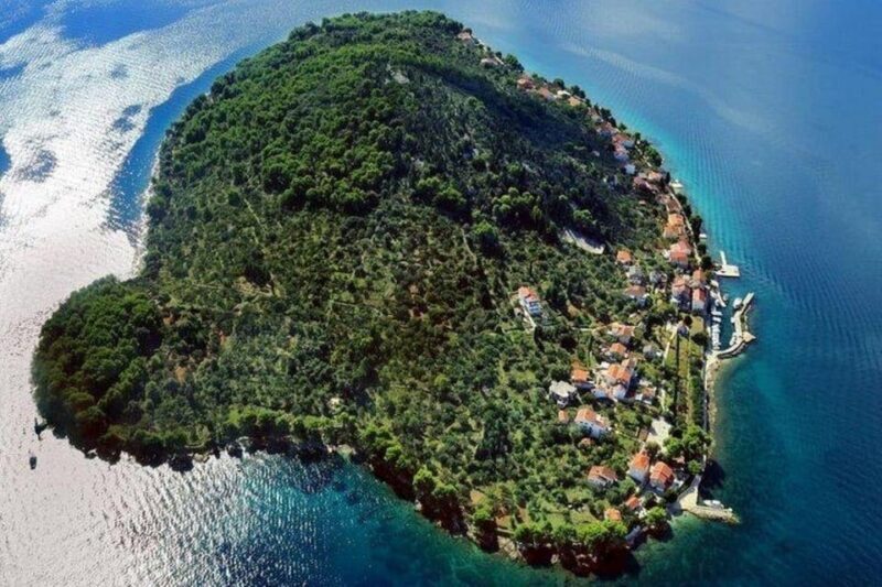 Zadar: Islands Speedboat Tour & Blue Bay Swim with Drinks - Who Is This Tour Best Suited For?