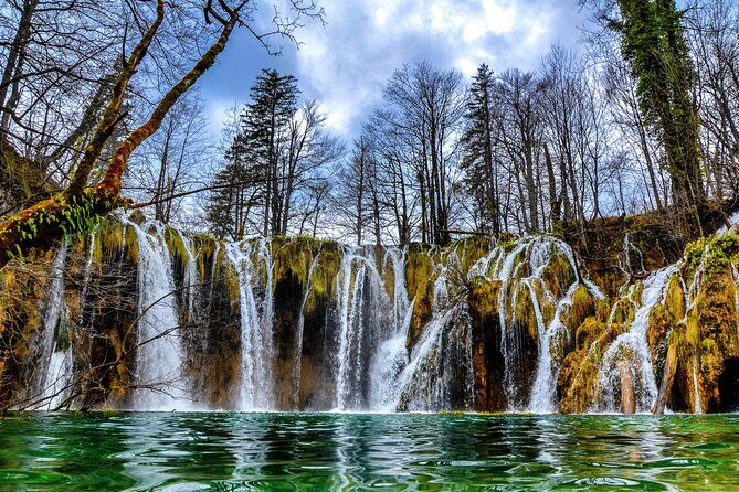 Zagreb airport or Zagreb to Split via Plitvice lakes for singles or couples - The Sum Up