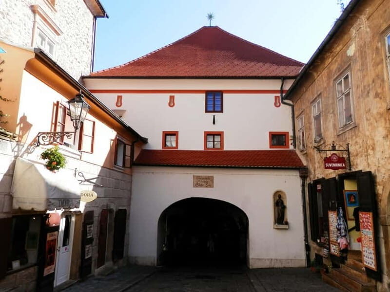 Zagreb: Group walking tour of Zagreb (funicular included) - The Sum Up