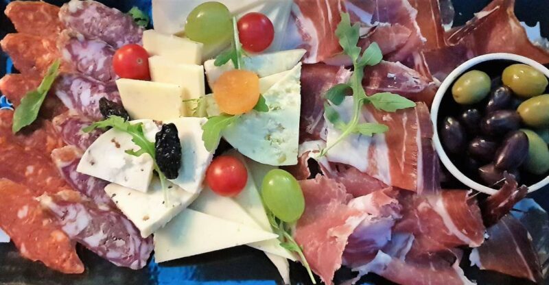 Zagreb: Private Food and History Walking Tour with Tastings - Key Points