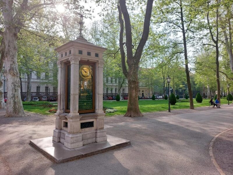 Zagreb: Private walking tour of Zagreb (funicular included) - The Colorful Dolac Market