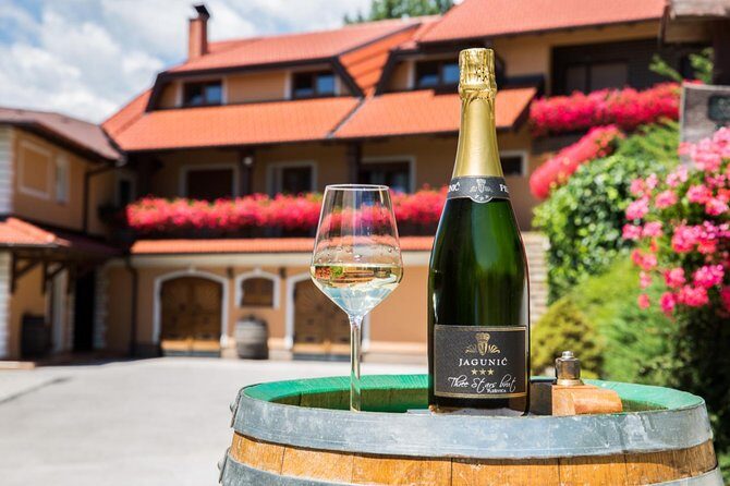 Zagreb Walking Food Tour - Sightseeing - Dolac market visit - La Truk: Croatian "Strukli"