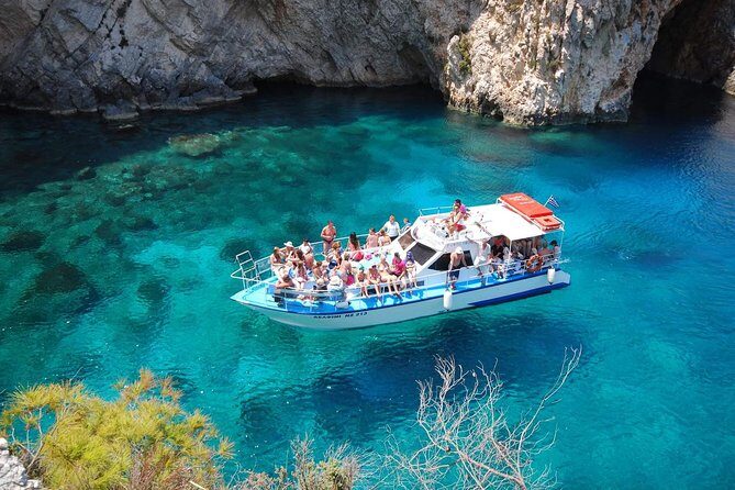 Zakynthos boat tour:Shipwreck& Local blue caves with 3 Swim Stops - FAQ