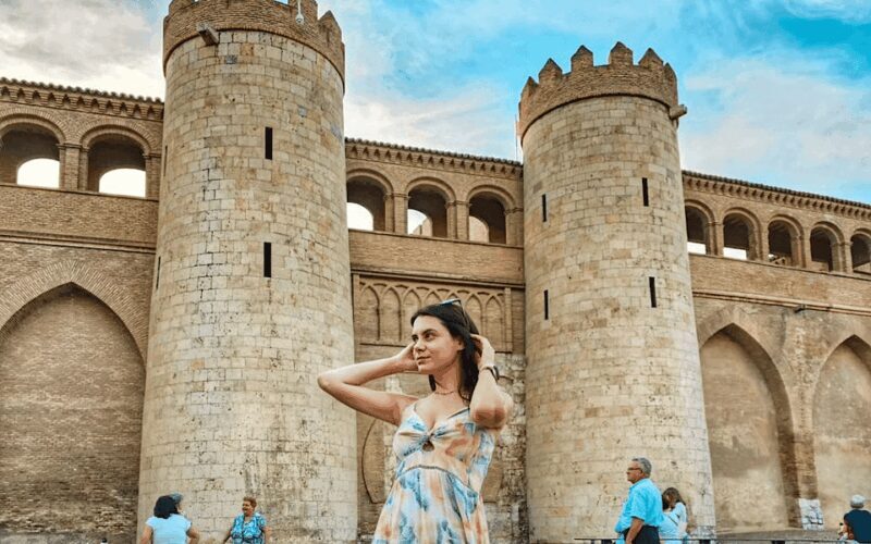 Zaragoza: Complete tour, one thousand and one nights experience with dinner - Key Points