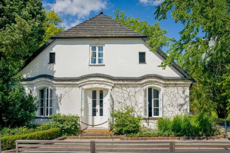 Zelazowa Wola: Frederic Chopin Half-Day Private Tour - Visiting Brochow’s Fortified Church