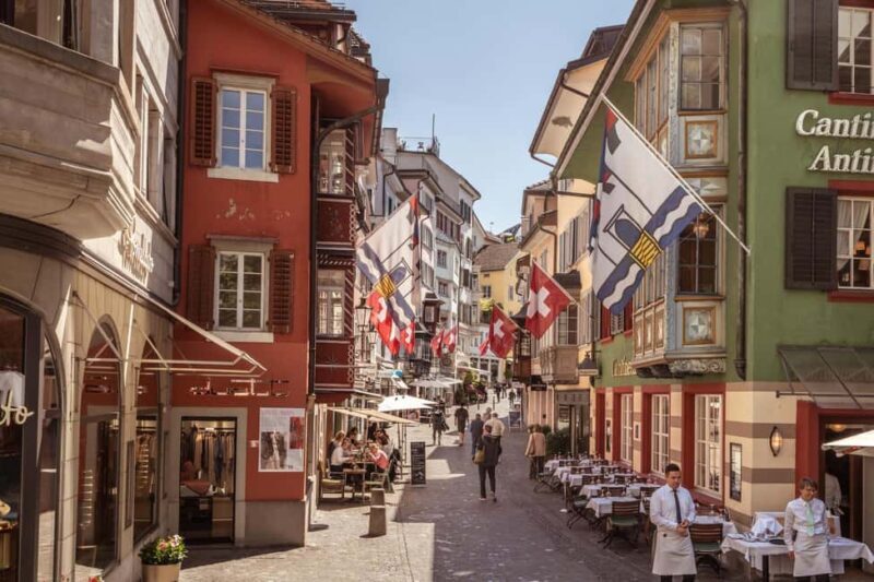 Zurich: 360° City Walk Tour Including Hidden Spots - The Experience Itself: A Deep Dive into the Itinerary