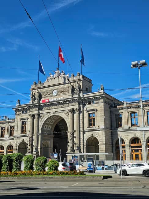 Zürich: Private Costumized Tour with Local Expert Tourguide - Key Points