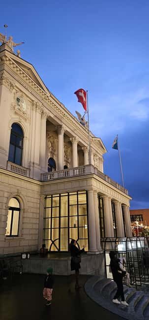 Zürich: Private Costumized Tour with Local Expert Tourguide - The Sum Up